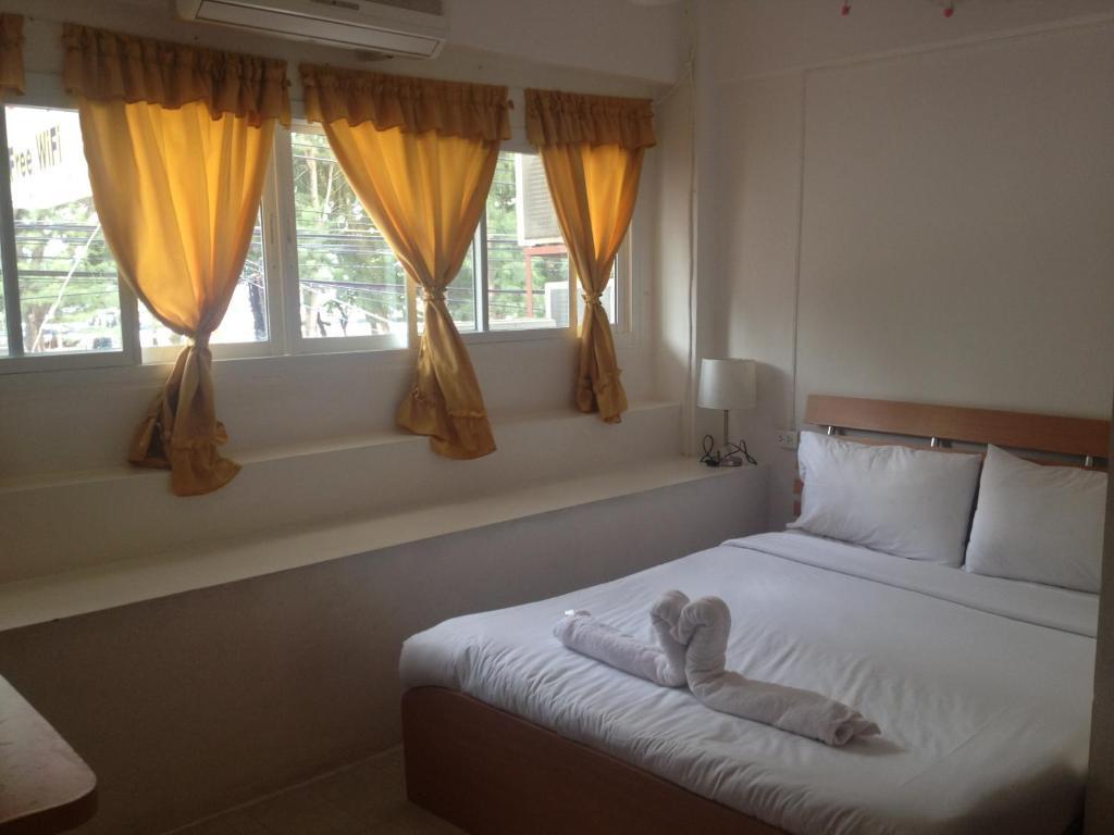 Cha-Am Seaside Hotel Стая снимка