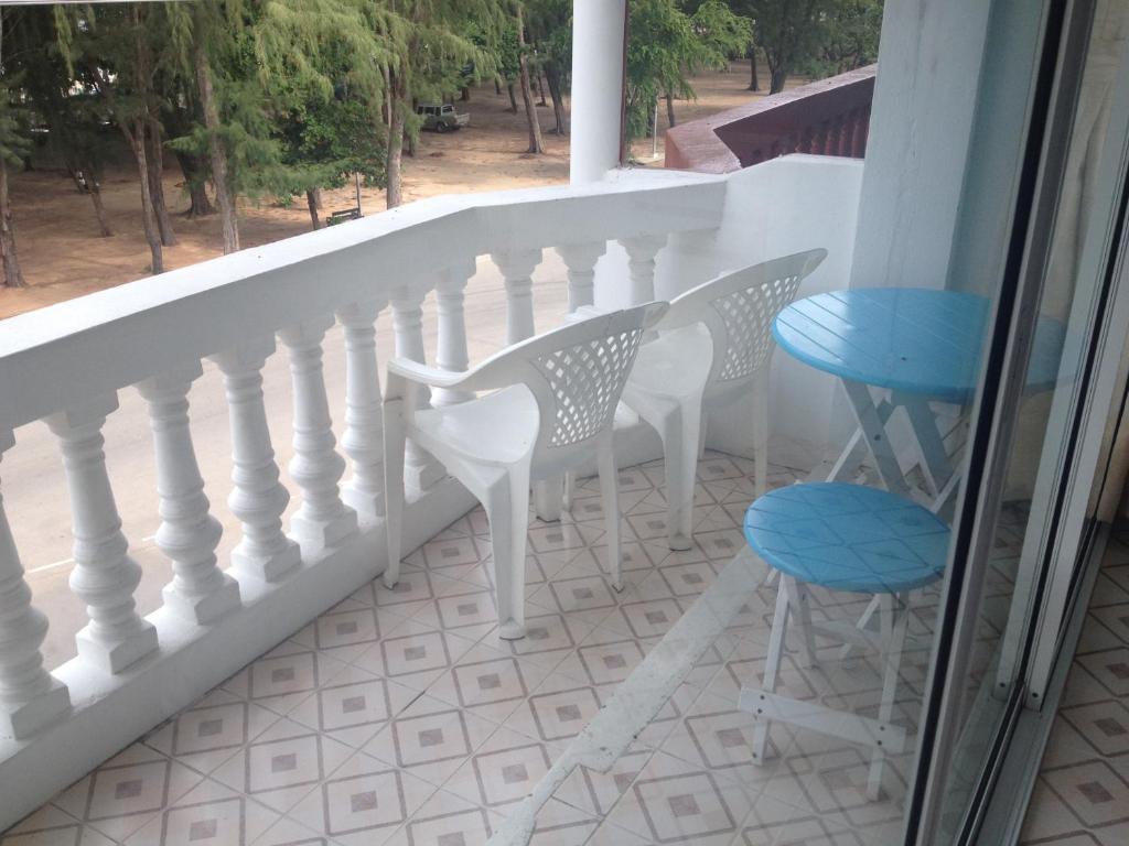 Cha-Am Seaside Hotel Стая снимка