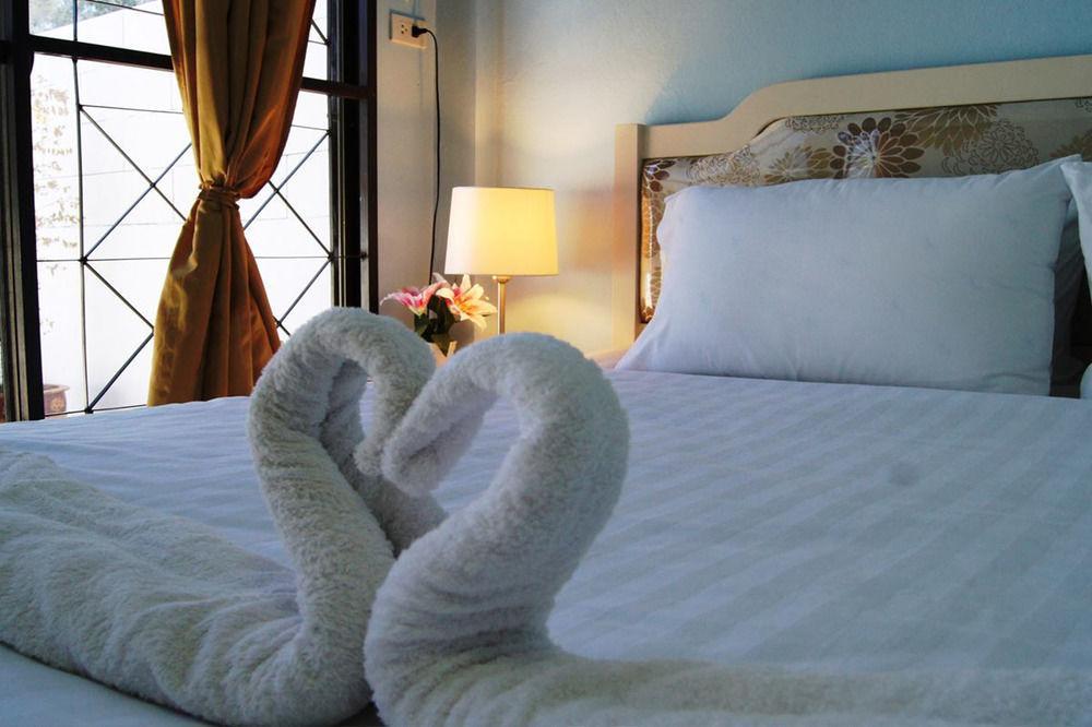 Cha-Am Seaside Hotel Екстериор снимка